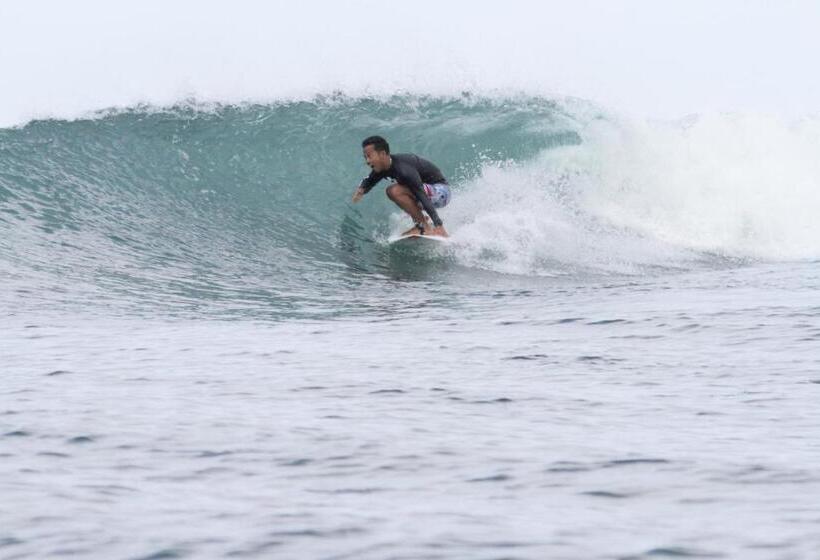 호텔 Baan Andaman Sea Surf