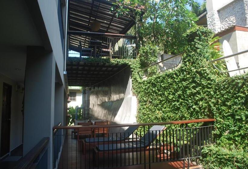 호텔 Baan Andaman Sea Surf