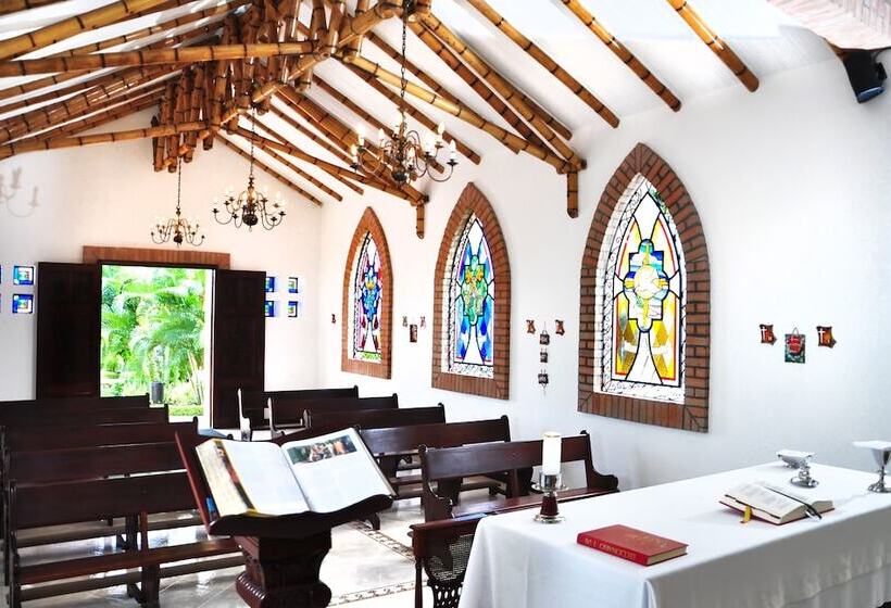 هتل Campestre Las Camelias