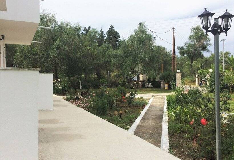 Отель Captains Studios & Apartments