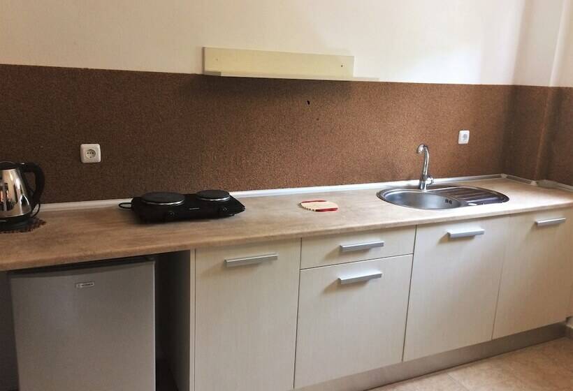 Отель Captains Studios & Apartments