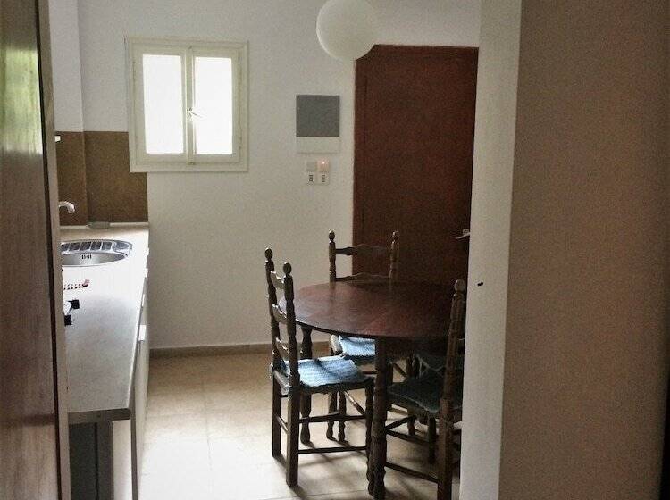 Отель Captains Studios & Apartments