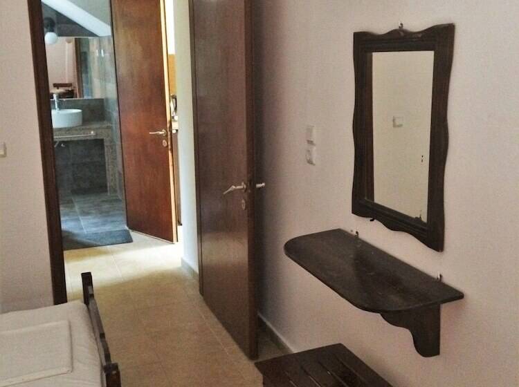 Отель Captains Studios & Apartments