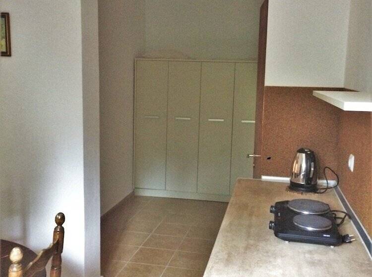 Отель Captains Studios & Apartments