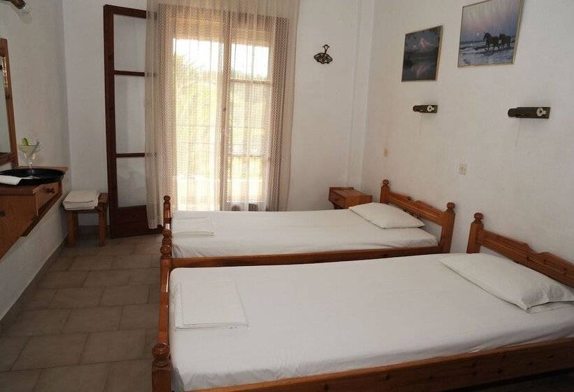 Отель Captains Studios & Apartments