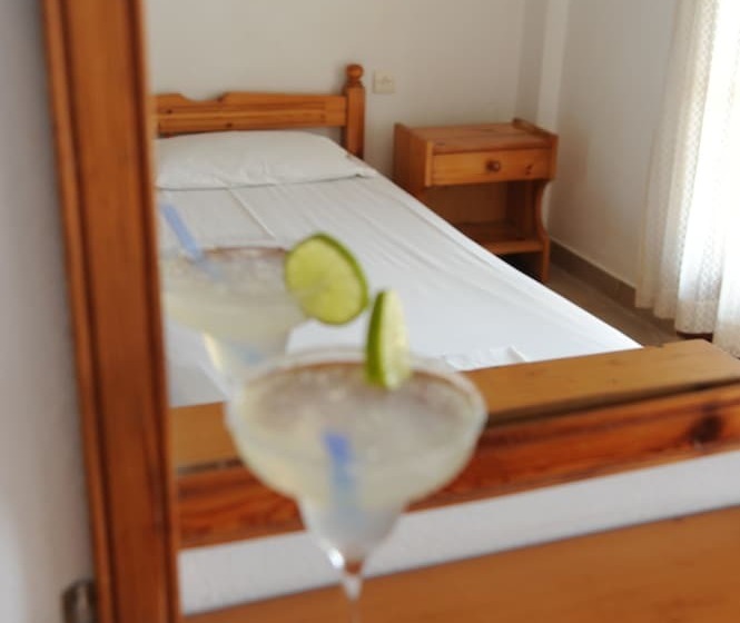 Отель Captains Studios & Apartments