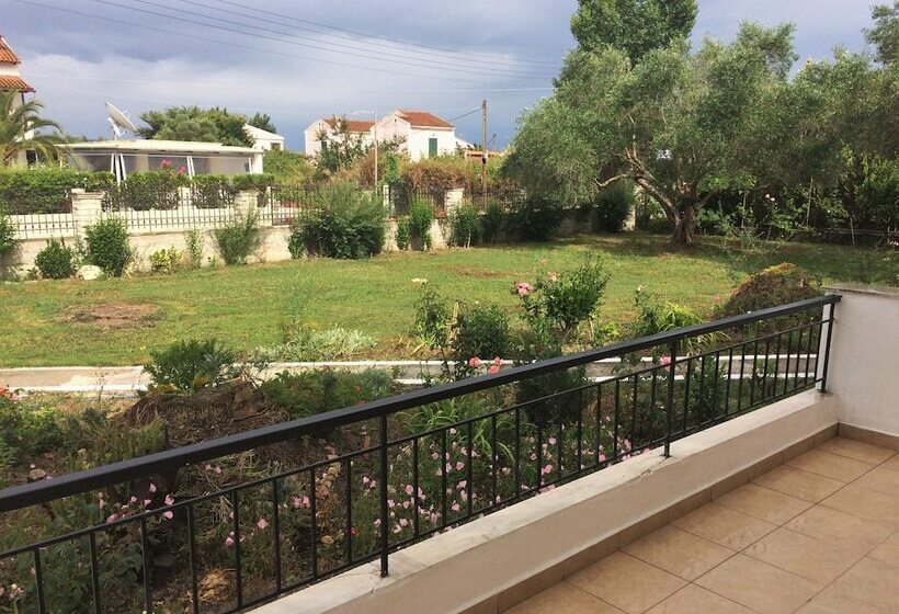 Отель Captains Studios & Apartments