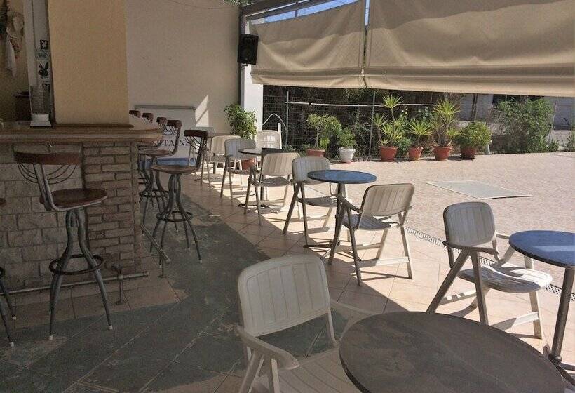 Отель Captains Studios & Apartments