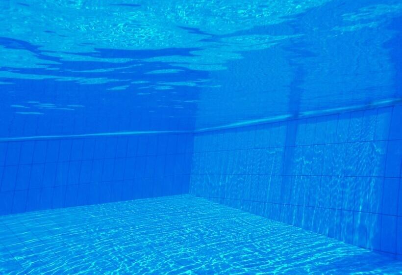 Отель Captains Studios & Apartments