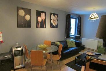 هتل Cheltenham Luxury Apartments