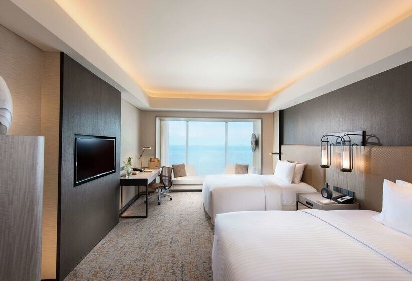 هتل Conrad Manila