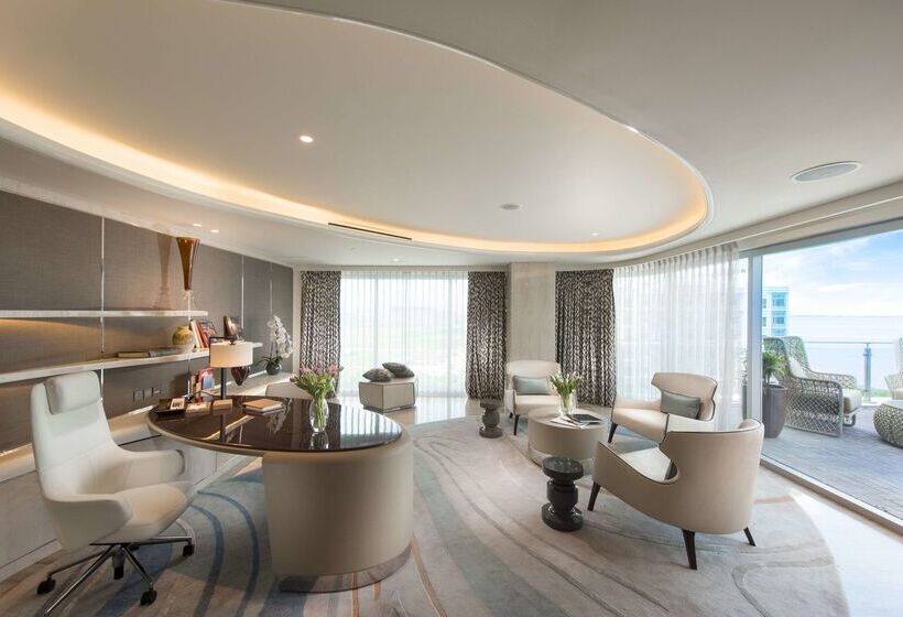 هتل Conrad Manila