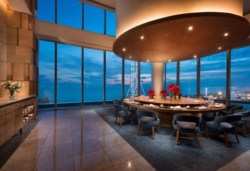 هتل Conrad Manila