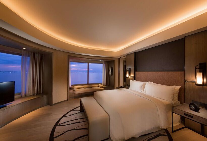 هتل Conrad Manila