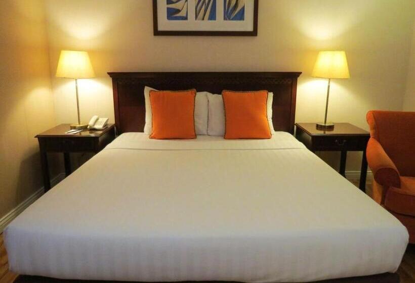 Court Meridian Hotel & Suites