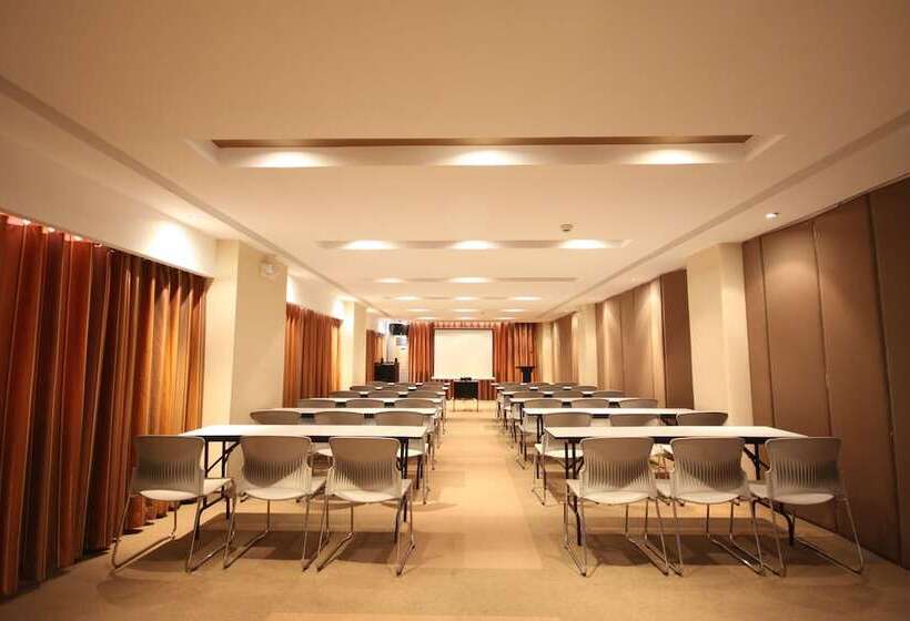 Court Meridian Hotel & Suites