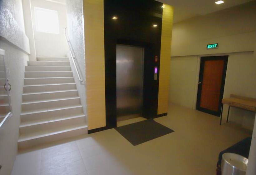 Court Meridian Hotel & Suites