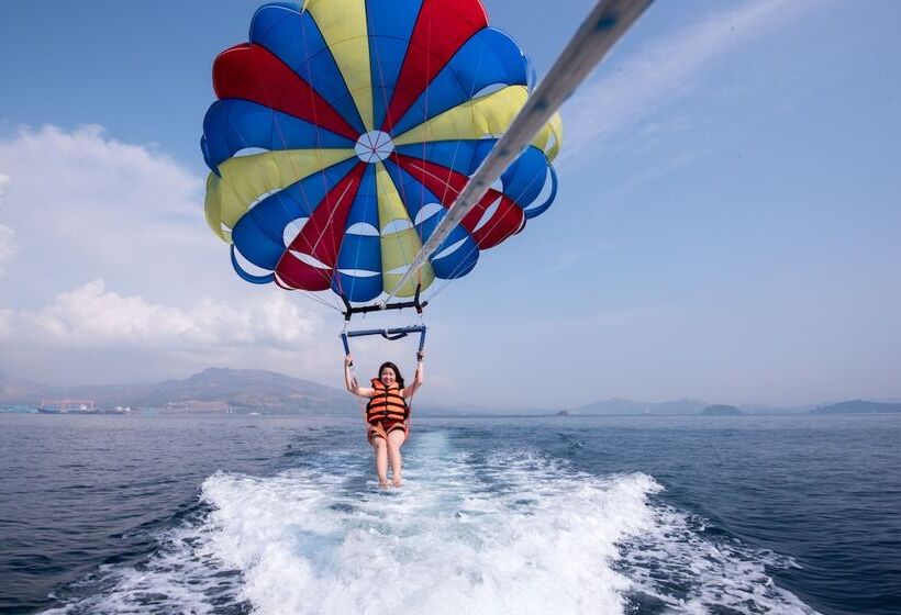 Court Meridian Hotel & Suites