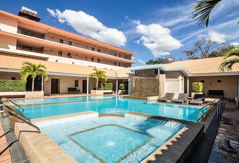 Court Meridian Hotel & Suites