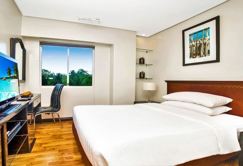 Court Meridian Hotel & Suites