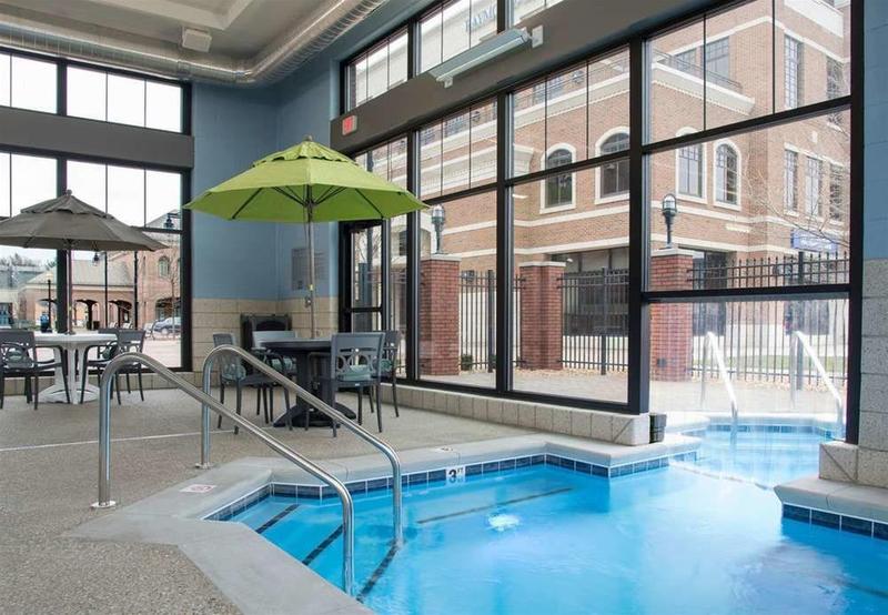 ホテル Courtyard By Marriott Holland Downtown