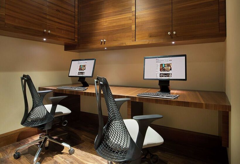 هتل Hilton Garden Inn Dubai Deira