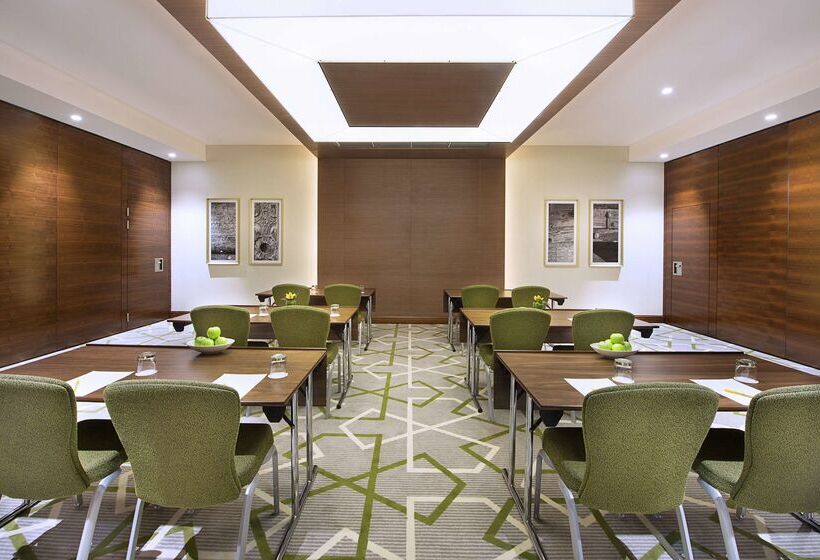 هتل Hilton Garden Inn Dubai Deira