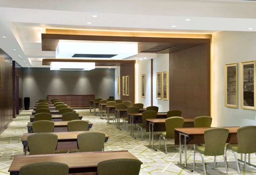 هتل Hilton Garden Inn Dubai Deira