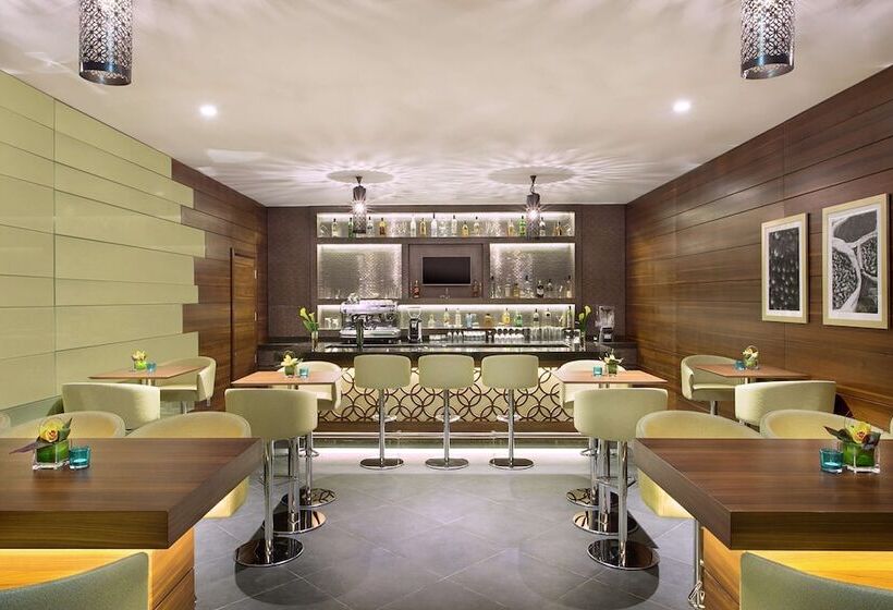 هتل Hilton Garden Inn Dubai Deira