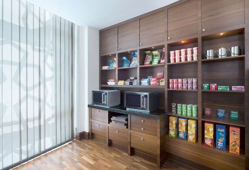 هتل Hilton Garden Inn Dubai Deira