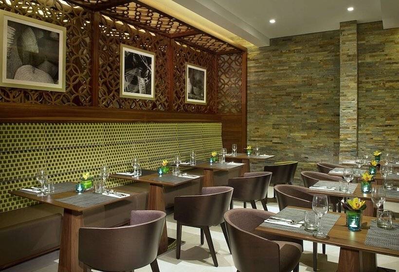 هتل Hilton Garden Inn Dubai Deira