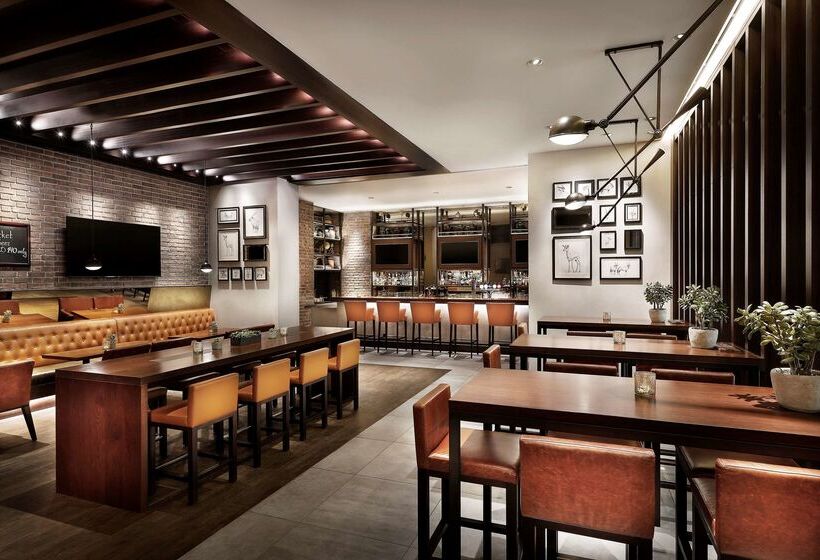 هتل Hilton Garden Inn Dubai, Mall Avenue