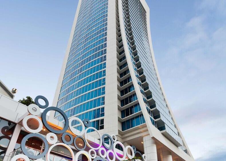 Hilton Surfers Paradise Hotel & Residences