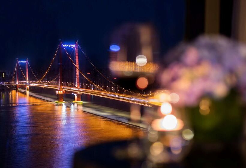 酒店 Hilton Wuhan Riverside