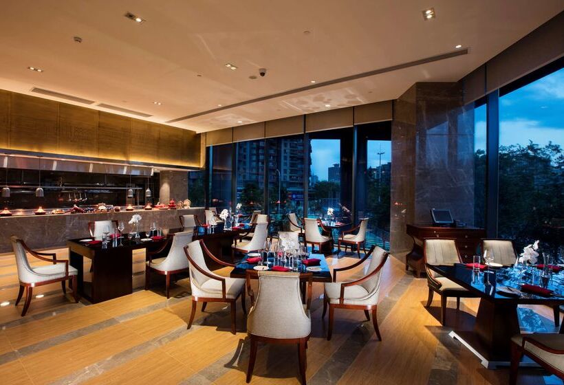 酒店 Hilton Wuhan Riverside