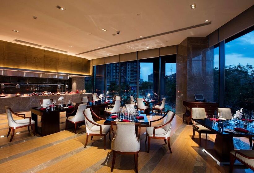 酒店 Hilton Wuhan Riverside