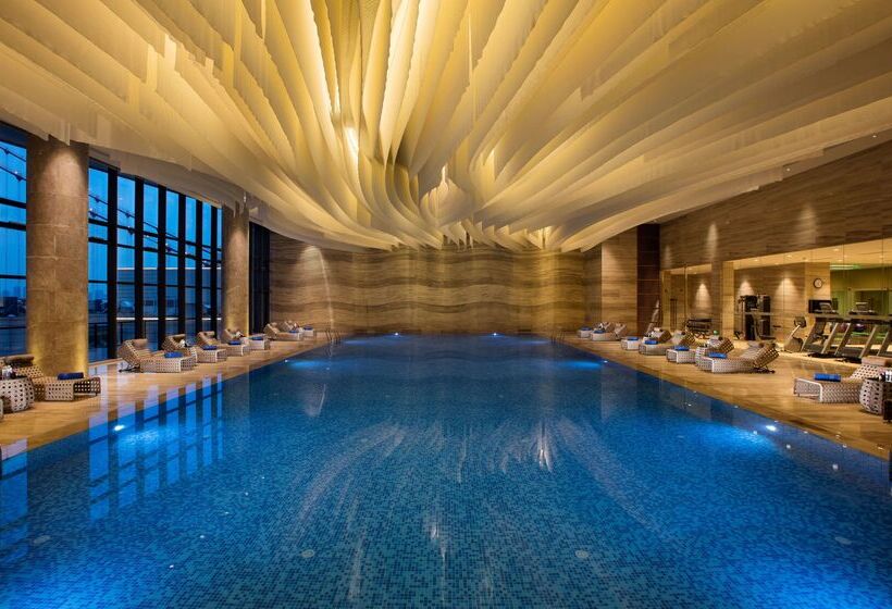 酒店 Hilton Wuhan Riverside