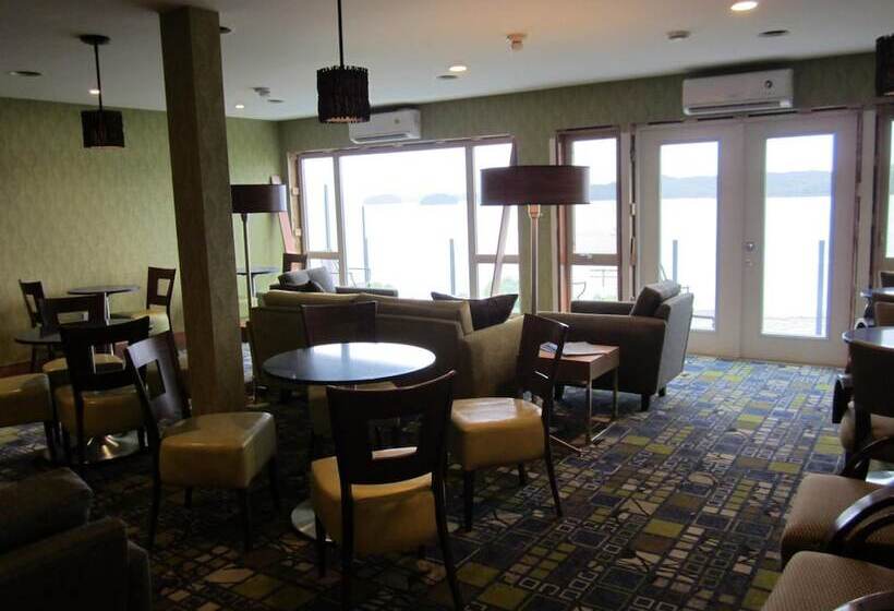 בית מלון כפרי Inn On The Harbour