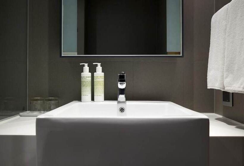 Hotel L7 Myeongdong By Lotte