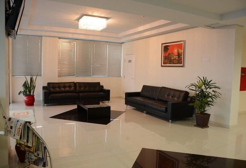 בית מלון כפרי Lh Plaza