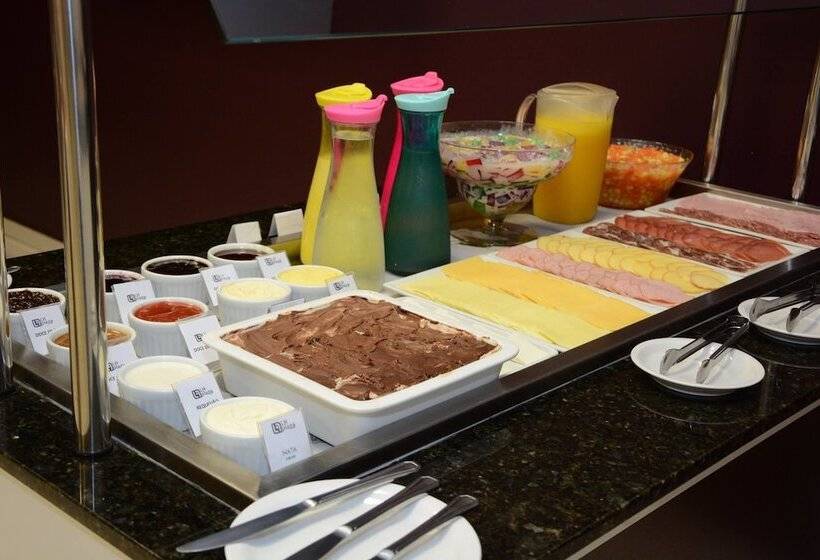 בית מלון כפרי Lh Plaza