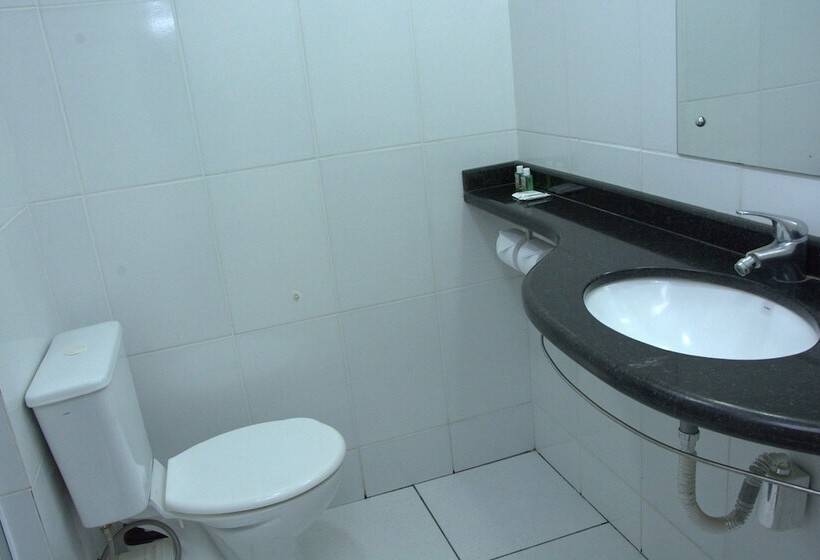 בית מלון כפרי Lh Plaza