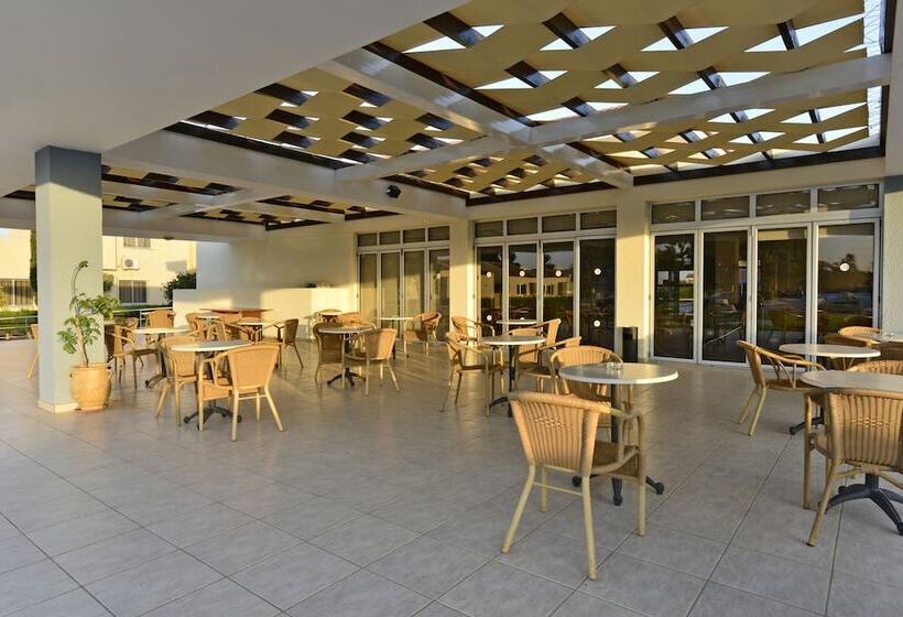 호텔 Makronisos Village