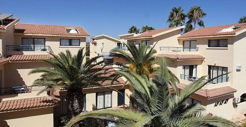 호텔 Makronisos Village