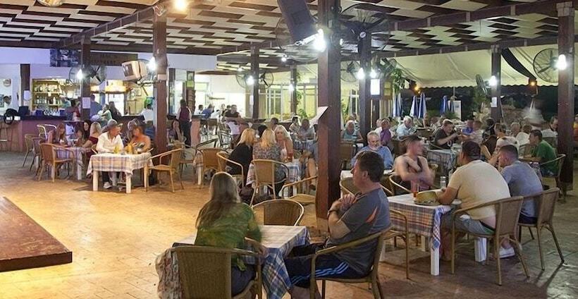 호텔 Makronisos Village