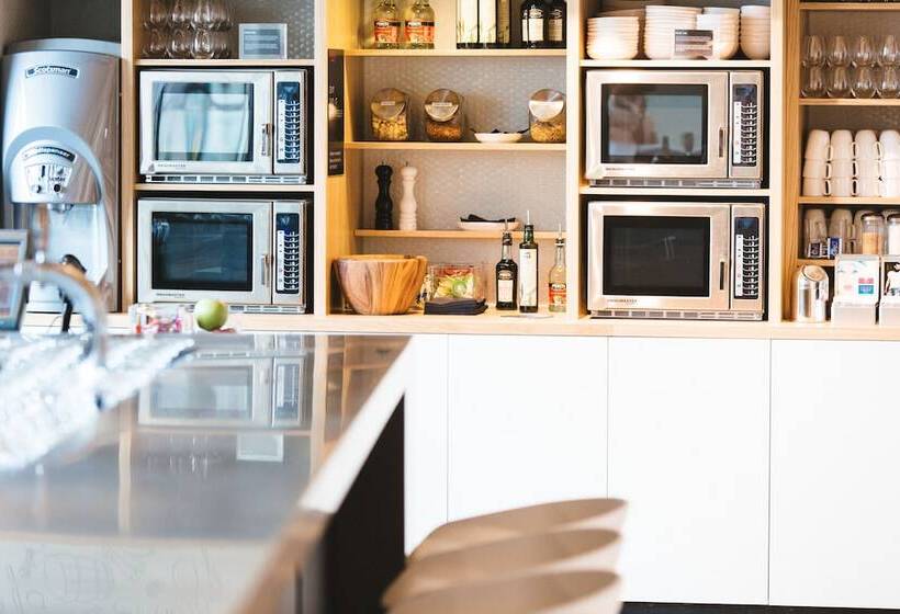 Отель Moxy Munich Airport