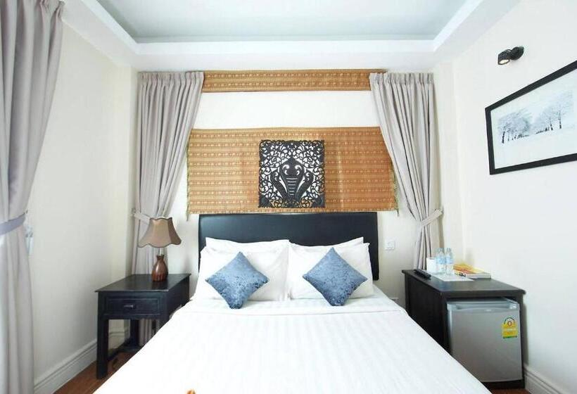 Отель Naga Angkor Hostel