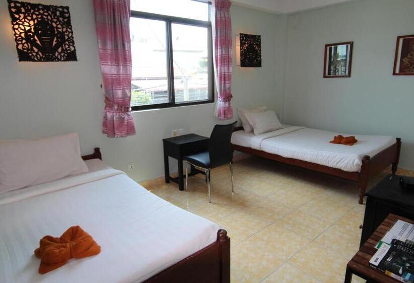 Отель Naga Angkor Hostel