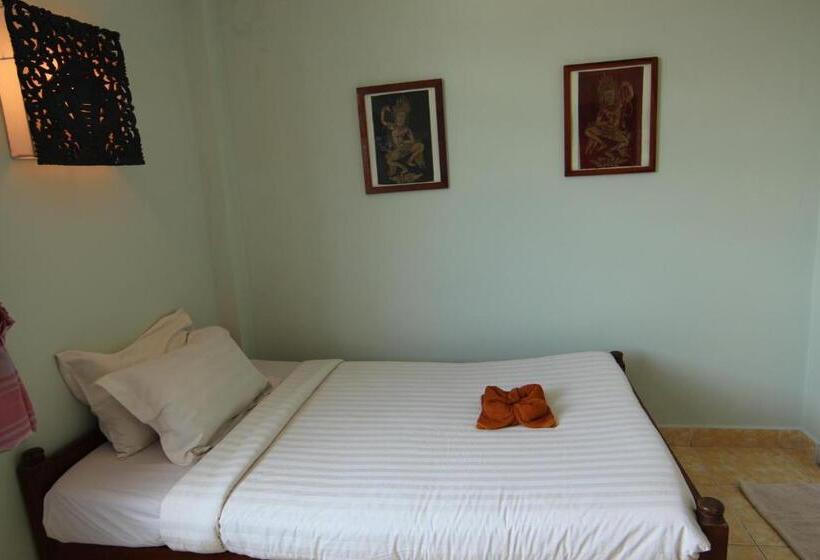 Отель Naga Angkor Hostel