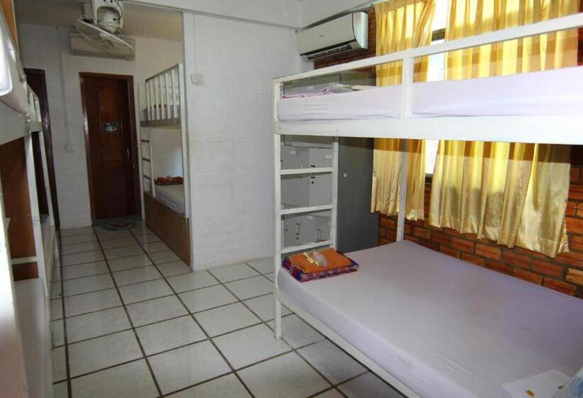 Отель Naga Angkor Hostel
